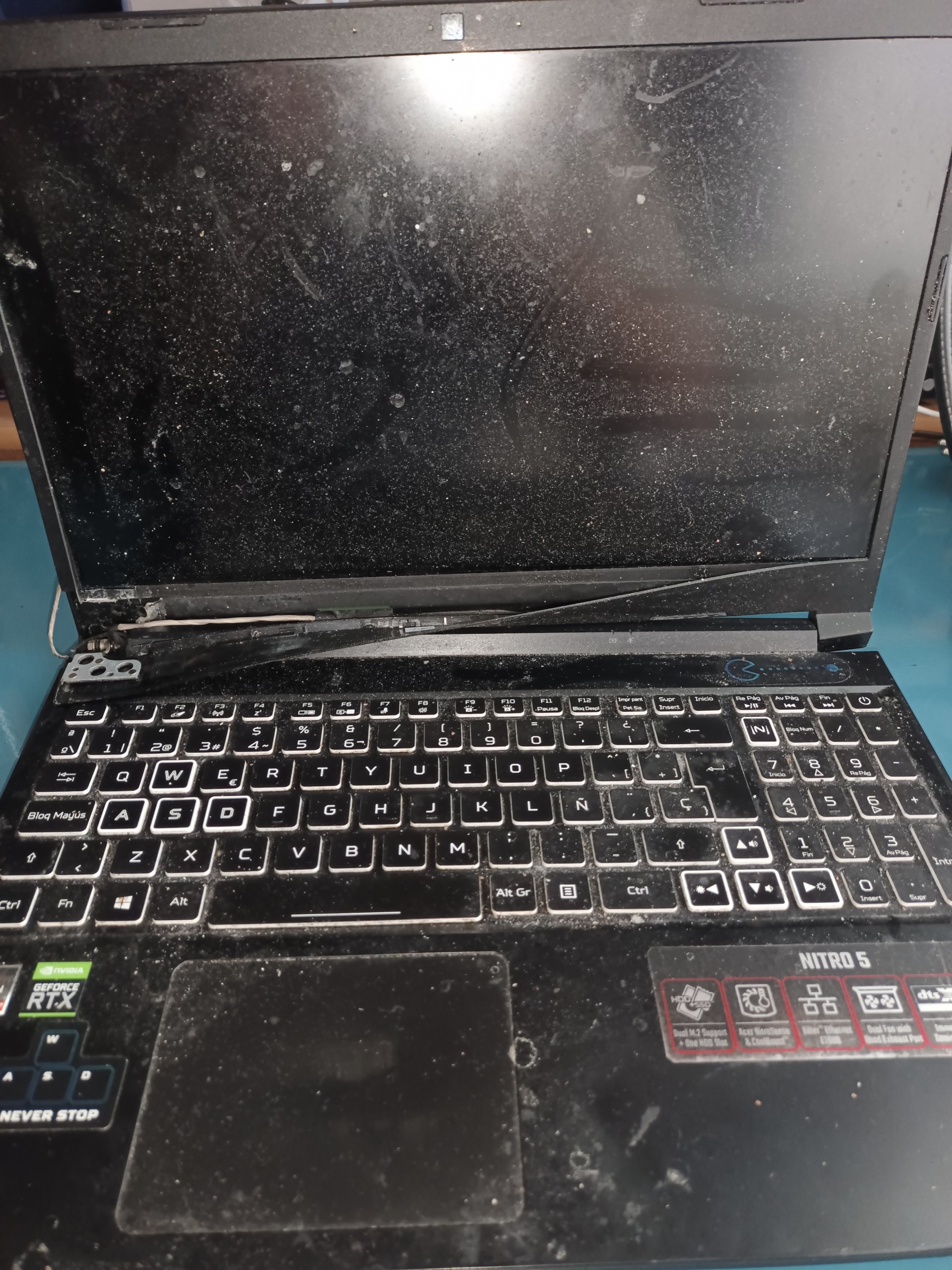 Acer Nitro 5 — naprawa zawiasów i pełne czyszczenie